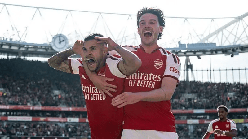 Hincapie injury adds to Arsenal issues after Guimaraes rescue act