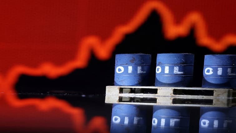 Oil drops on lower demand forecasts despite deadlock in US-Iran talks