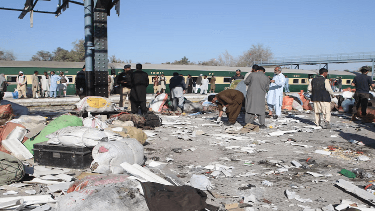 Suspected suicide bombing in Pakistan kills 14: Officials