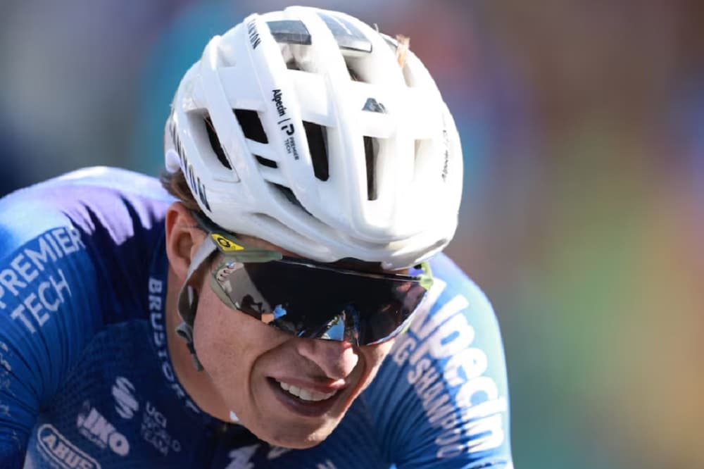 Philipsen wins Tour de France stage 17