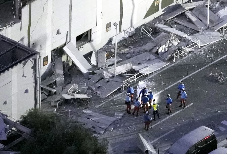 Powerful quake hits south Japan, deaths feared in shopping mall blast
