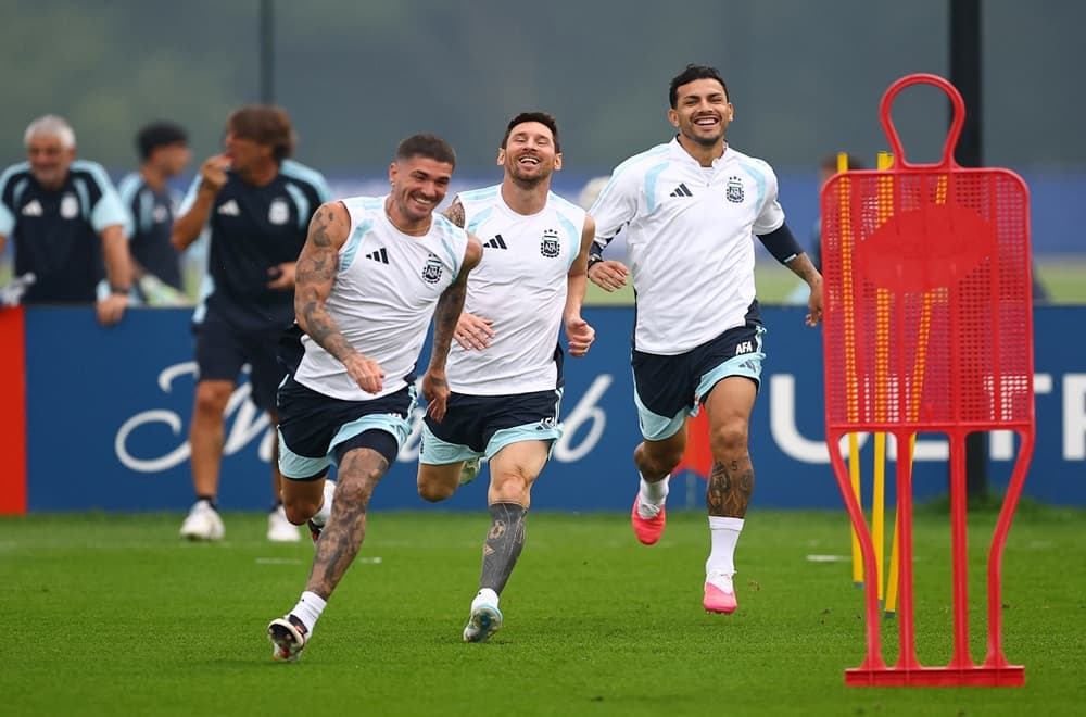 Spain cancels final training, Argentina practices after weather delay