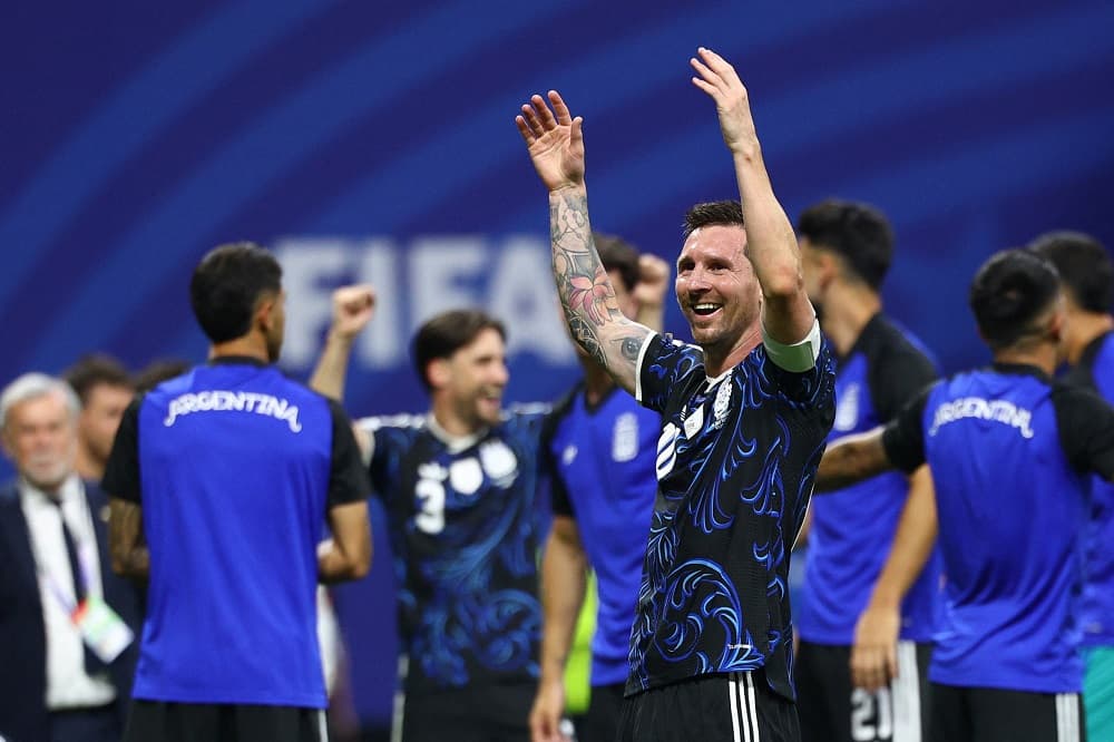 Argentina beat England 2-1 to set up World Cup final against Spain