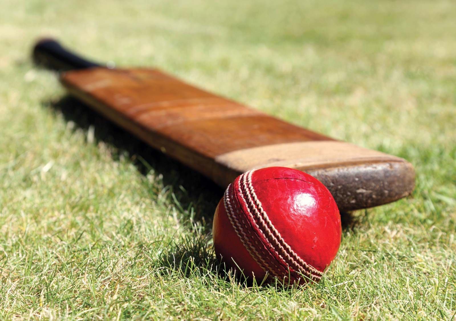Greaves sets test record with five wicket maidens in a row