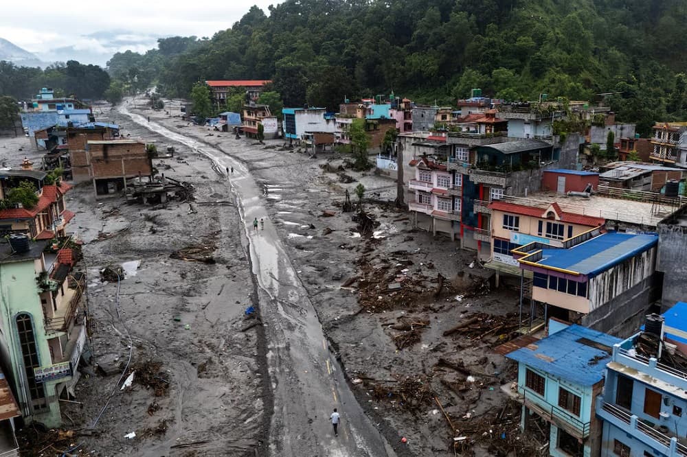 Nepal rescuers race to reach any survivors trapped in tunnels