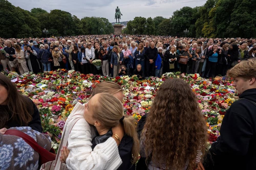 Norway mourns King Harald as crowds gather at royal palace