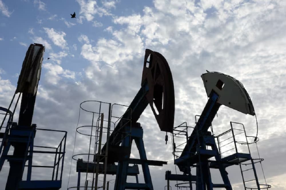 Oil rises as US-Iran peace hopes fade