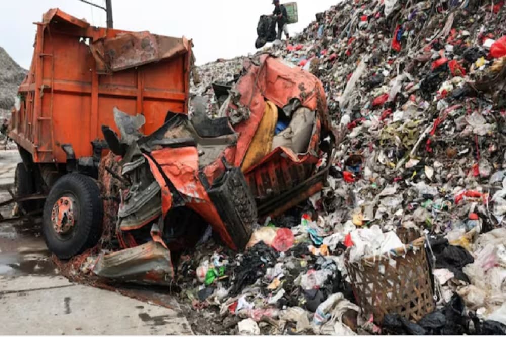 Landslide at Guinea landfill kills 30, government says