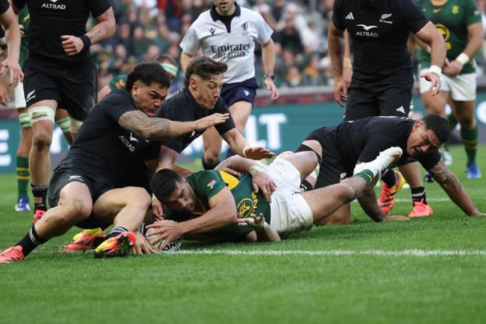 Springboks bounce back to beat All Blacks 33-26 and level series