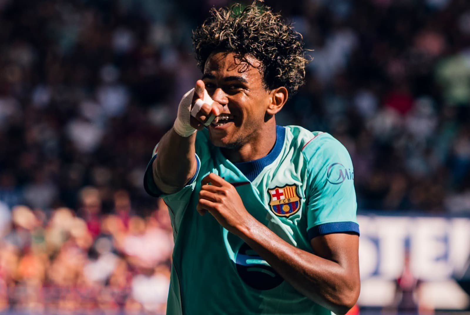 Lamine Yamal double helps Barcelona beat Levante