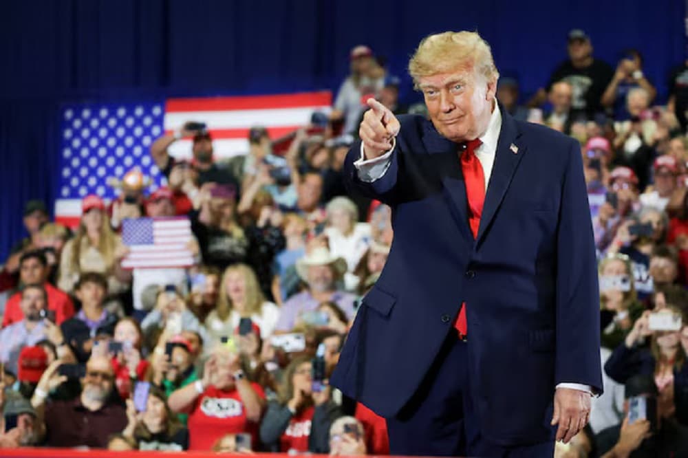 Trump pledges dividend if Republicans retain control of Congress