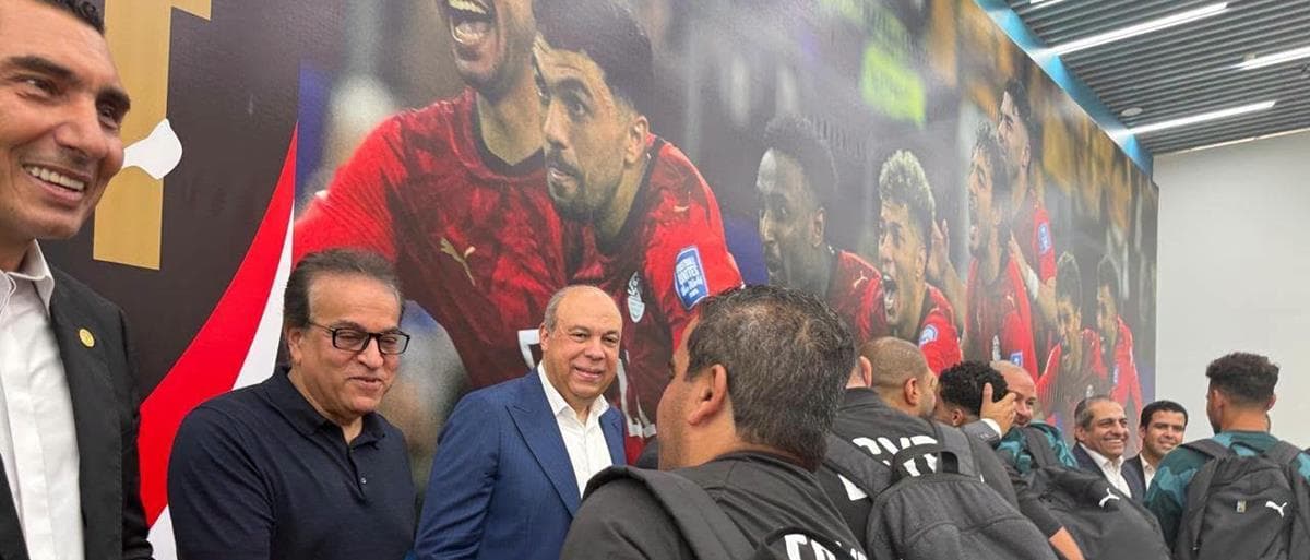 Civil Aviation, sports, health ministers welcome Egypt’s national football team at Alamein International Airport
