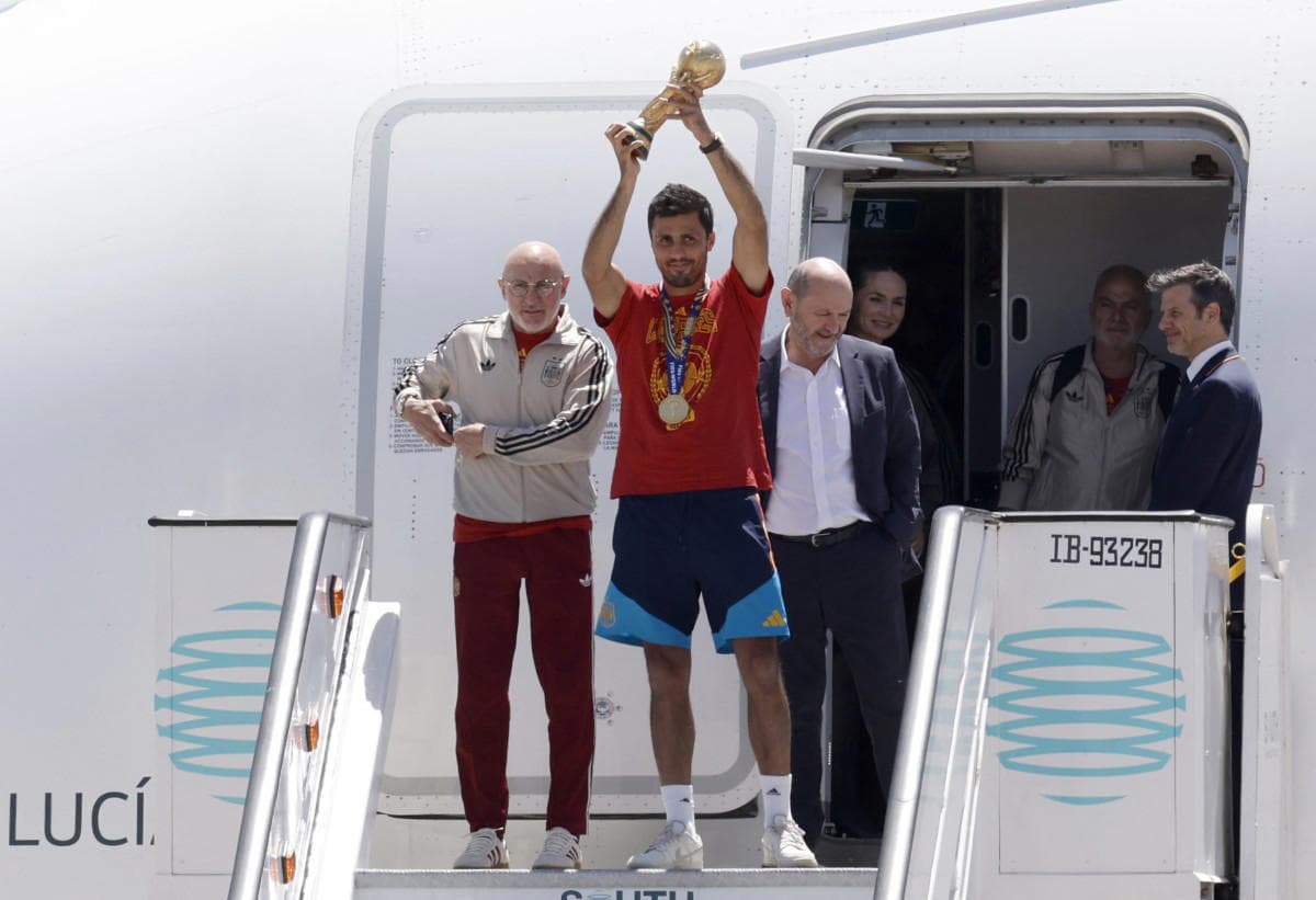 Plane carrying Spain’s World Cup winning team lands in Madrid