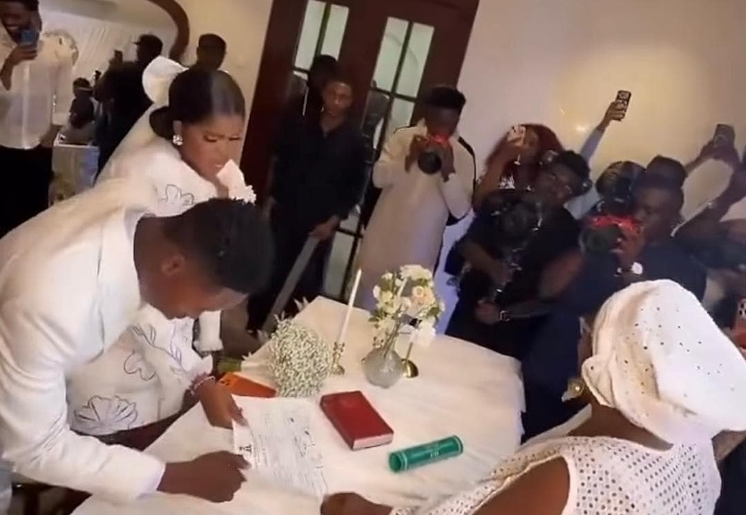 Photos: Peller, Jarvis exchange wedding vows at court ceremony