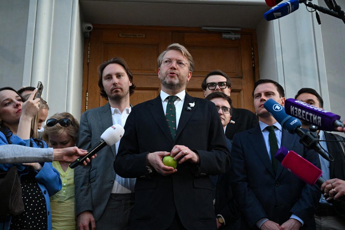 Russia blocks only anti-war party from elections
