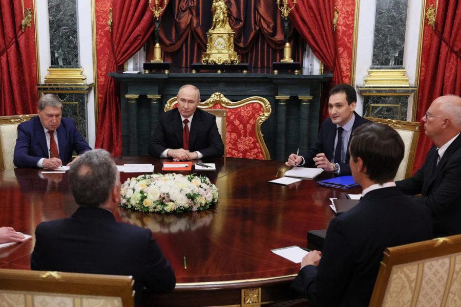 Putin holds 3-hour Ukraine talks with US envoys
