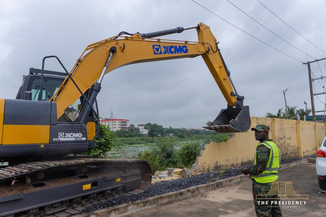Flood Mitigation Task Force begins demolition of illegal structures along waterways in Accra