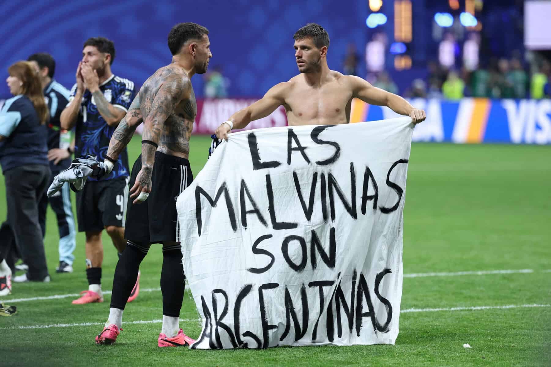 UK minister urges Fifa to investigate Argentina over World Cup Falklands banner