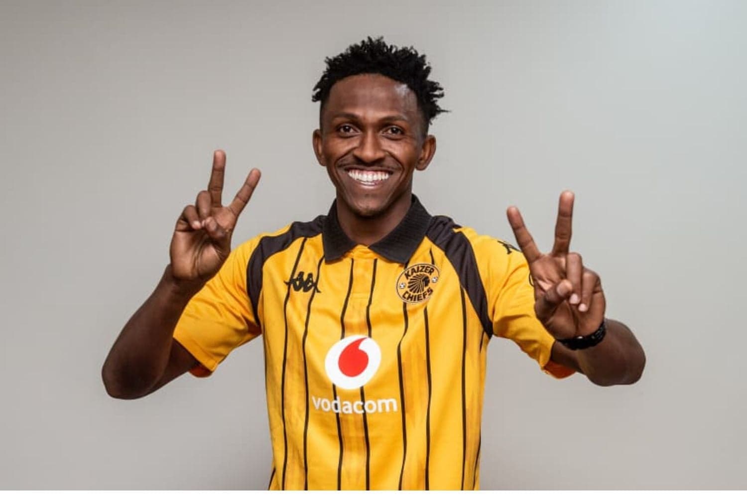 Kaizer Chiefs sign Tanzanian midfielder