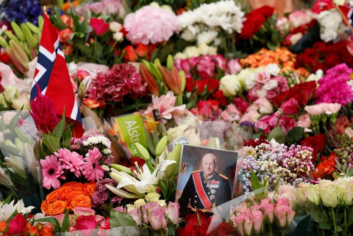Norwegians mourn King Harald as son succeeds to throne