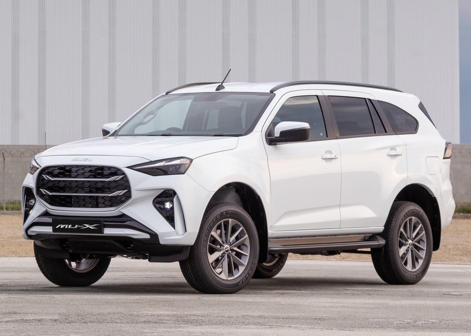 Four-wheel drive Isuzu MU-X becomes R150 000 cheaper