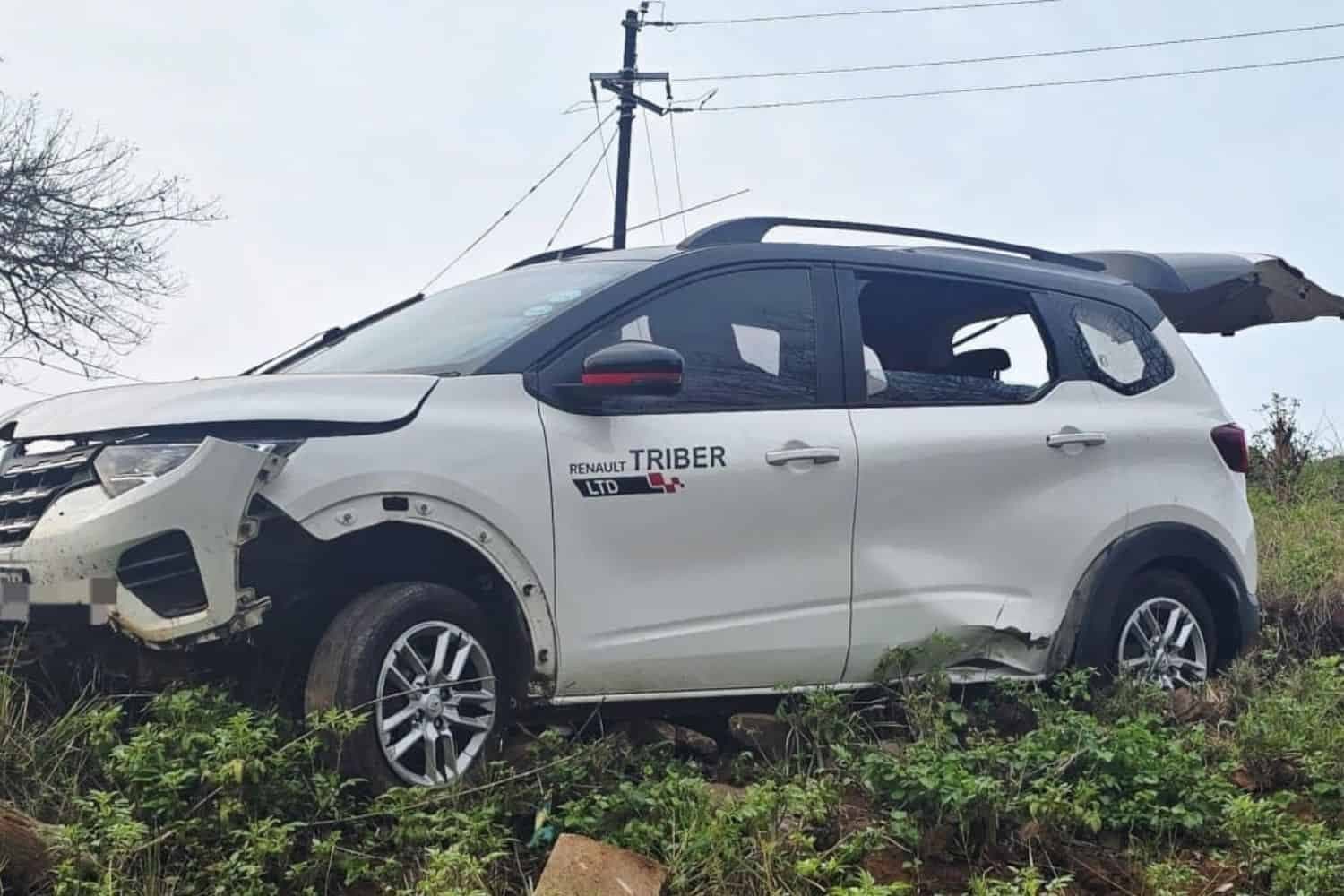 Ten learners hospitalised after scholar transport plunges into embankment