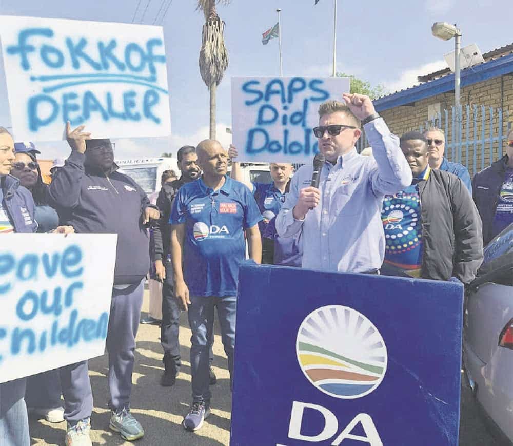 Laudium residents demand police oust drug dealers near station and nursery