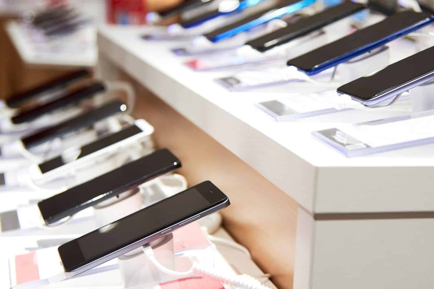 Samsung widens lead in a declining MEA smartphone market