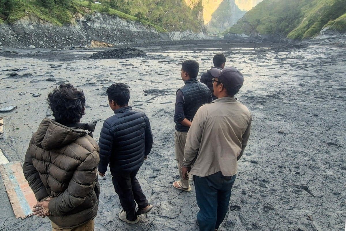 Nepal rescuers search for missing after flash flood