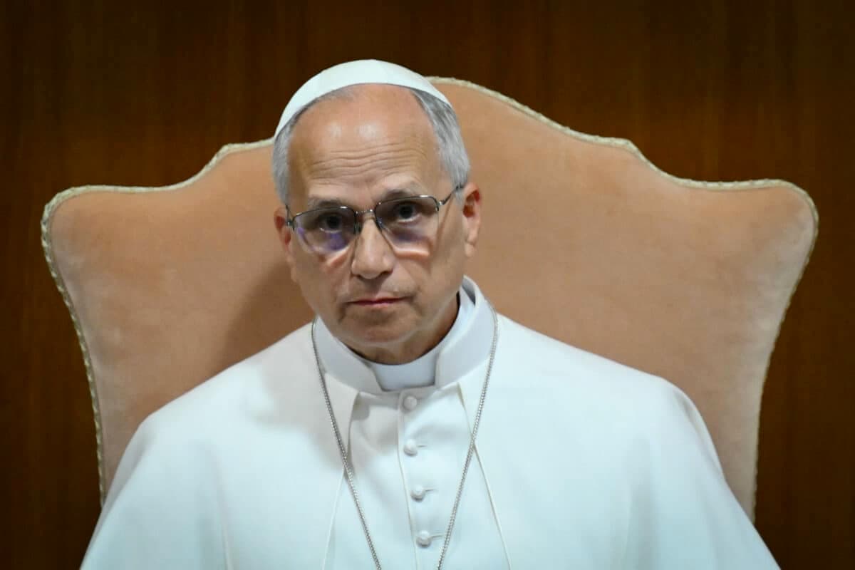 Pope to enter hospital on Tuesday for lung operation