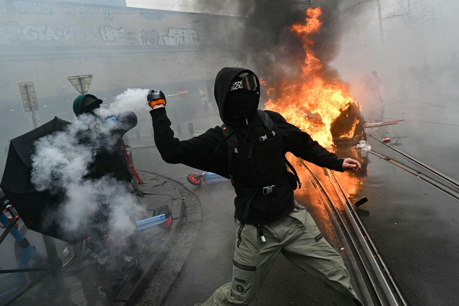 24 hours in pictures: Brussels austerity protests, dinosaurs visit Springs and SA femicide march