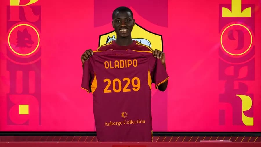 Super Falcons defender Shukurat Oladipo signs new AS Roma deal