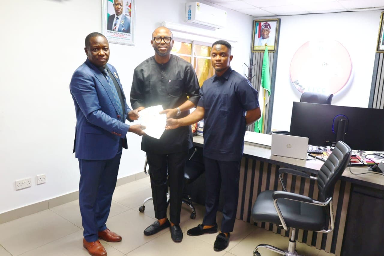EFCC hands over N108m recovered from employees to company