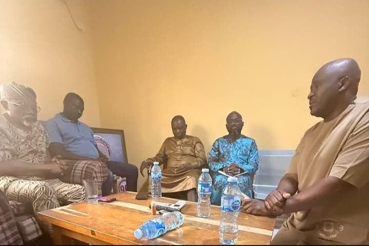 APC Primary: ‘I’m sorry, Daddy’ — Desmond Elliot kneels, apologises to Gbajabiamila