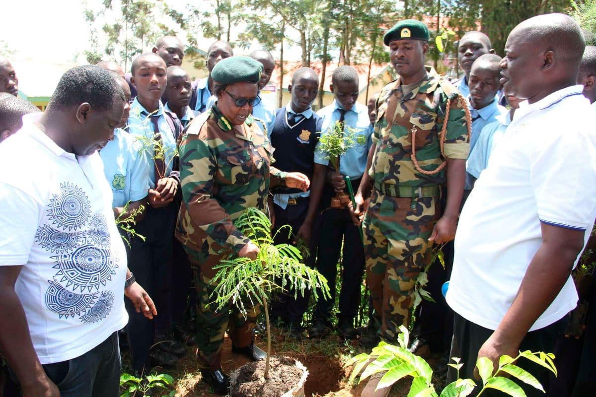 PREMIUM Homa Bay targets 92,000 trees in one-hour record bid 31 counties will take part in the national competition during Mazingira Day on October 10. Homa Bay 19 min ago