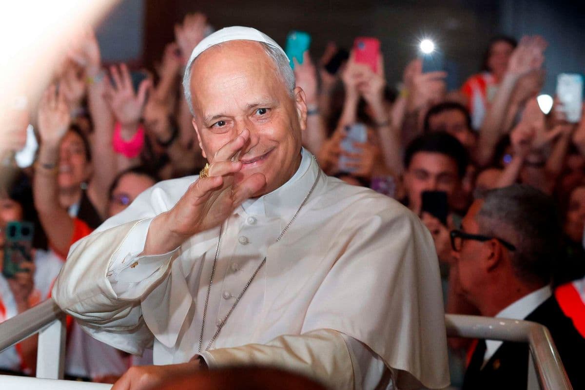 Pope Leo diagnosed with cancer as doctors remove lobe of lung The pope was admitted to Rome's Gemelli hospital on Tuesday for surgery to remove a growth on his lung. World 7 min ago Listen