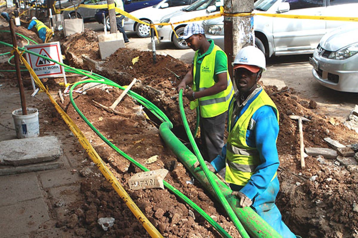 PREMIUM Ruto’s 100,000km fibre optic network plan falters A whopping 63,000 kilometres still undelivered with just months to the anticipated deadline. Business Just now