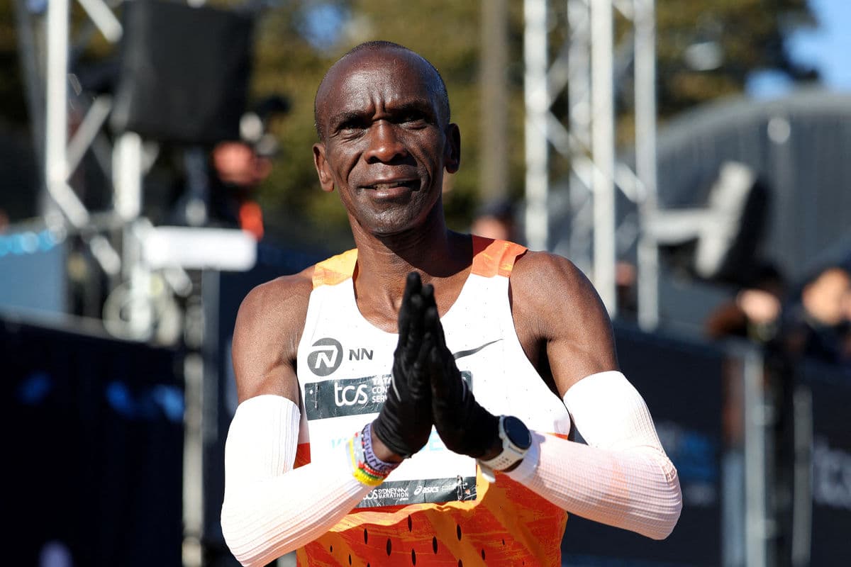Kipchoge wins first marathon in three years in Melbourne Australian Thomas Do Canto finished second behind Kipchoge at 2:10:35, while compatriot Reece Edwards was third at 2:14:33. Athletics 28 min ago Listen