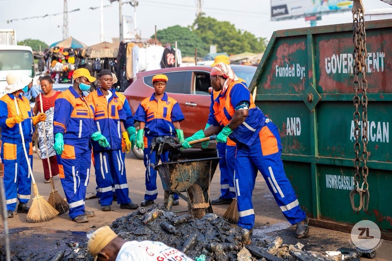 Zoomlion rallies behind President’s National Clean-up Exercise, deploys personnel and equipment to flood-hit areas