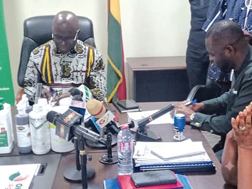 Agric Ministry, Omanbapa sign MoU for organic fertiliser production