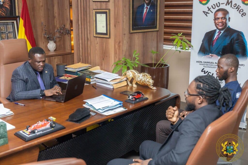 MOONDOOG Technologies presents AI citizen assistant proposal to Communications Minister