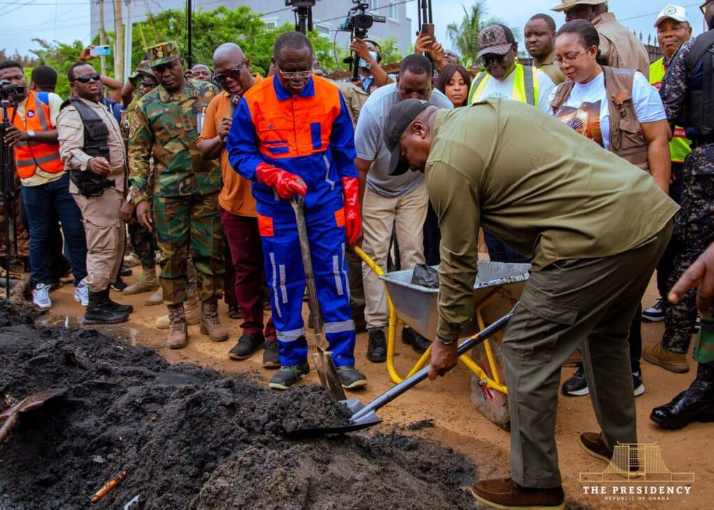Photos: President Mahama joins National General Cleaning Exercise in Accra