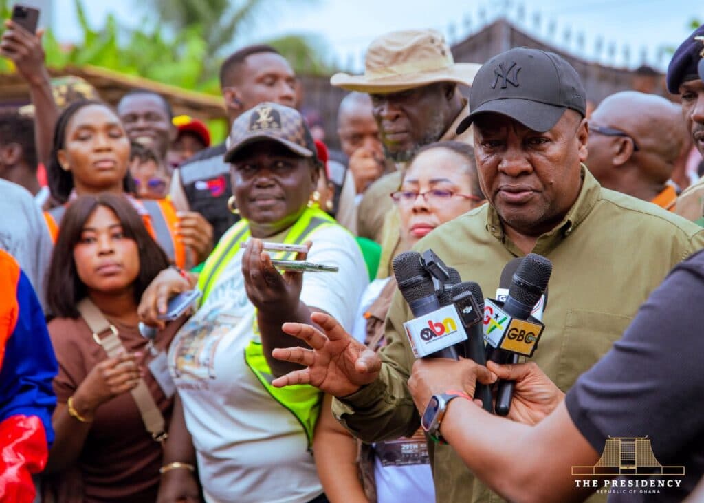 Mahama urges Ghanaians to sustain clean-up exercise as he calls for community involvement
