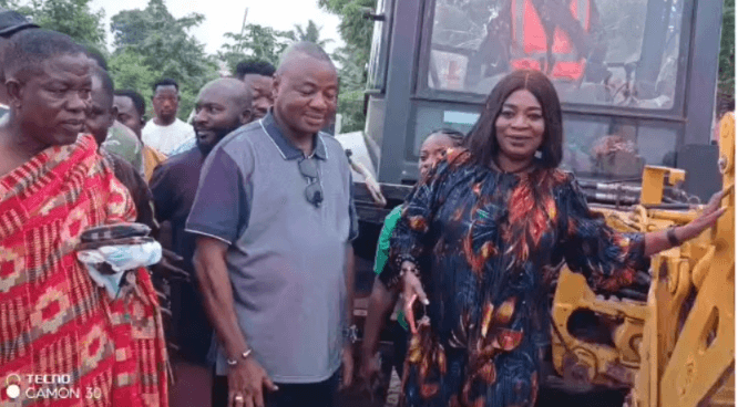 Gov’t cuts sod for construction of Gomoa Akotsi-Kwanyarko road
