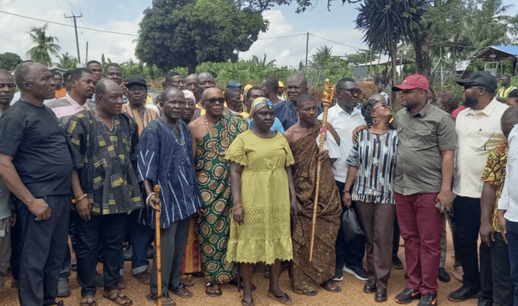 Hohoe MP cuts sod for construction of bridges in constituency