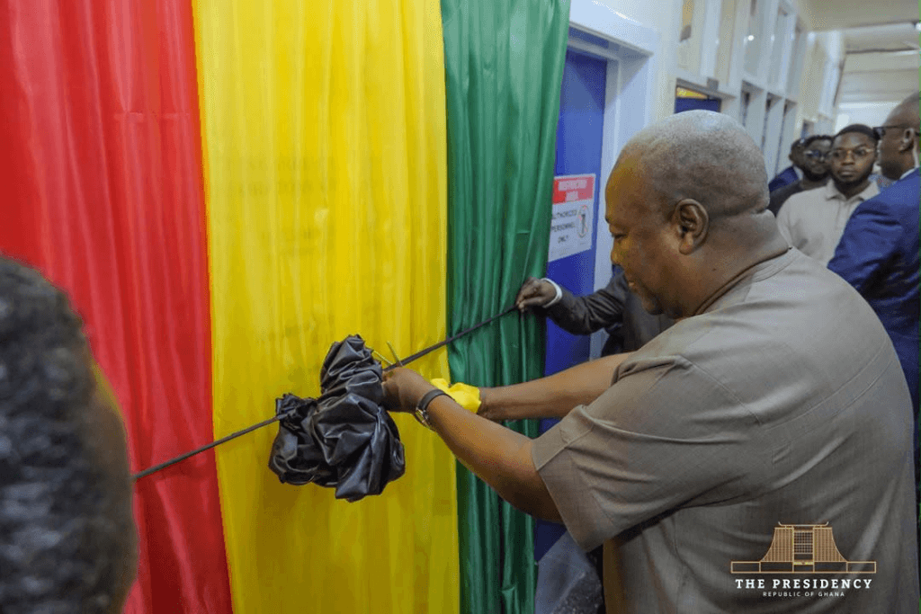 Photos: Mahama commissions New Cath Lab at Korle Bu Teaching Hospital