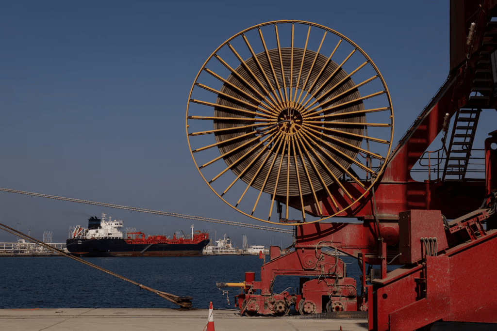 Oil extends losses on hopes for Middle East talks to ease supply woes