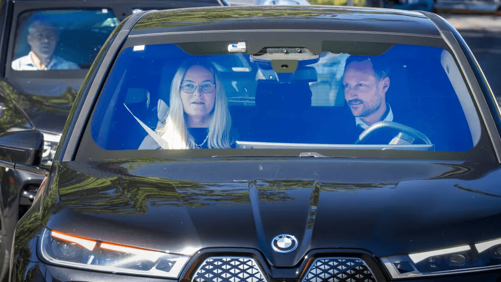 Norway’s royal family gathers at King Harald’s bedside as his condition worsens