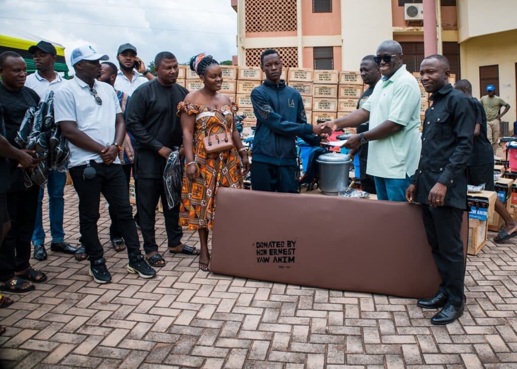 Sekyere Kumawu MP supports 500 BECE candidates with SHS items