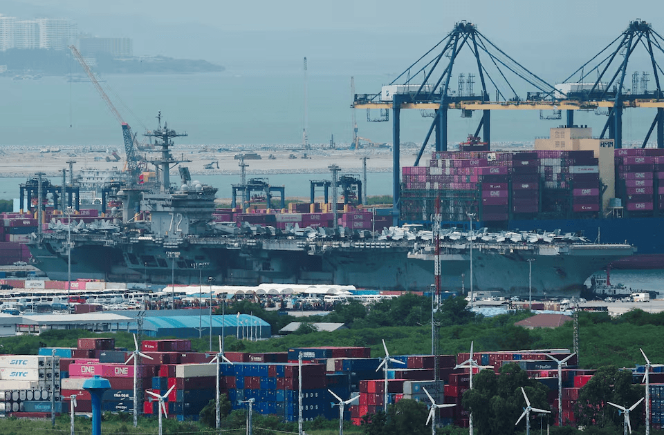 US Navy carrier Abraham Lincoln arrives in Thailand after 286 days at sea